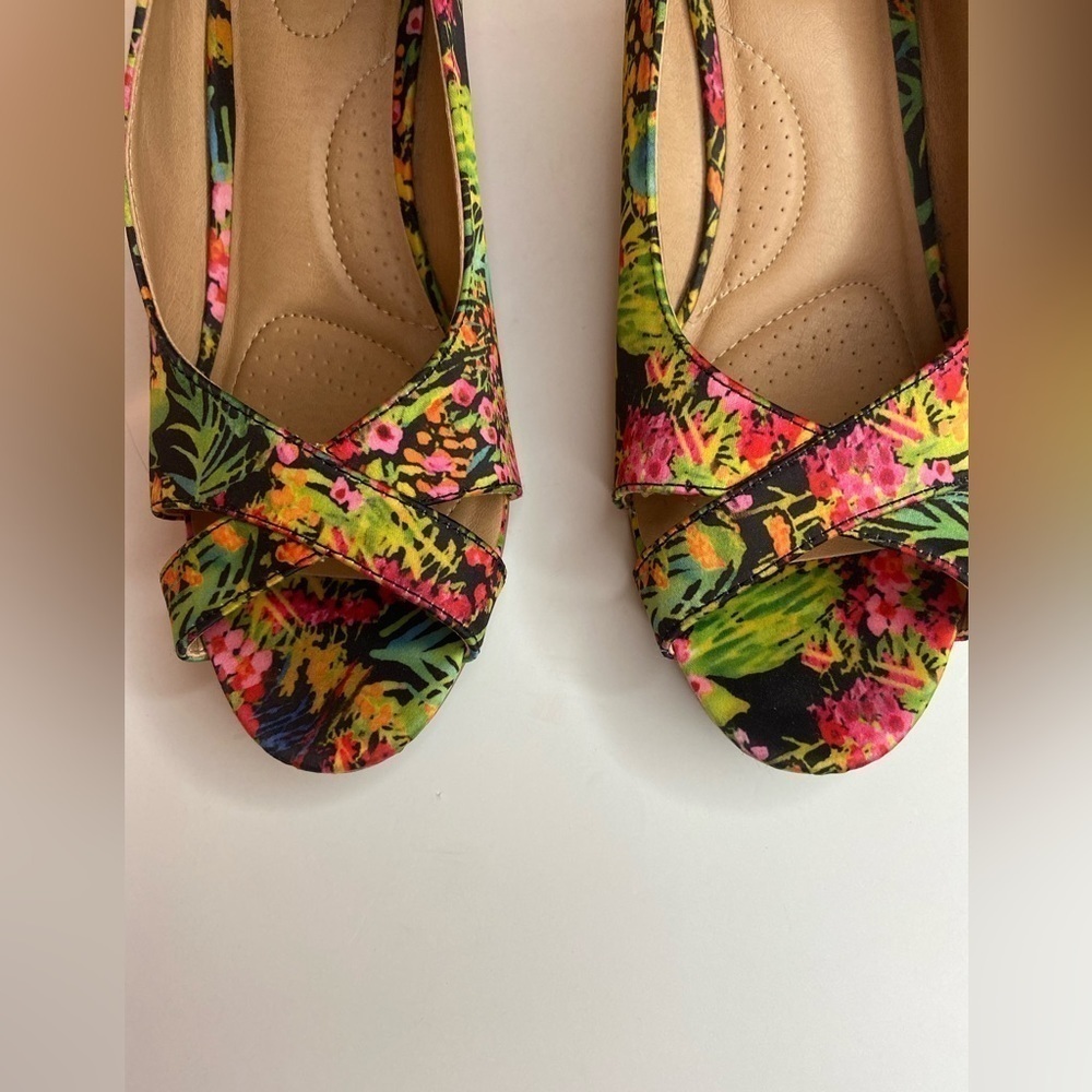 DexFlex Comfort~Vibrant Floral Criss Cross Open Toe Cork Wedge Shoes~Size 8.5 - Picture 11 of 15
